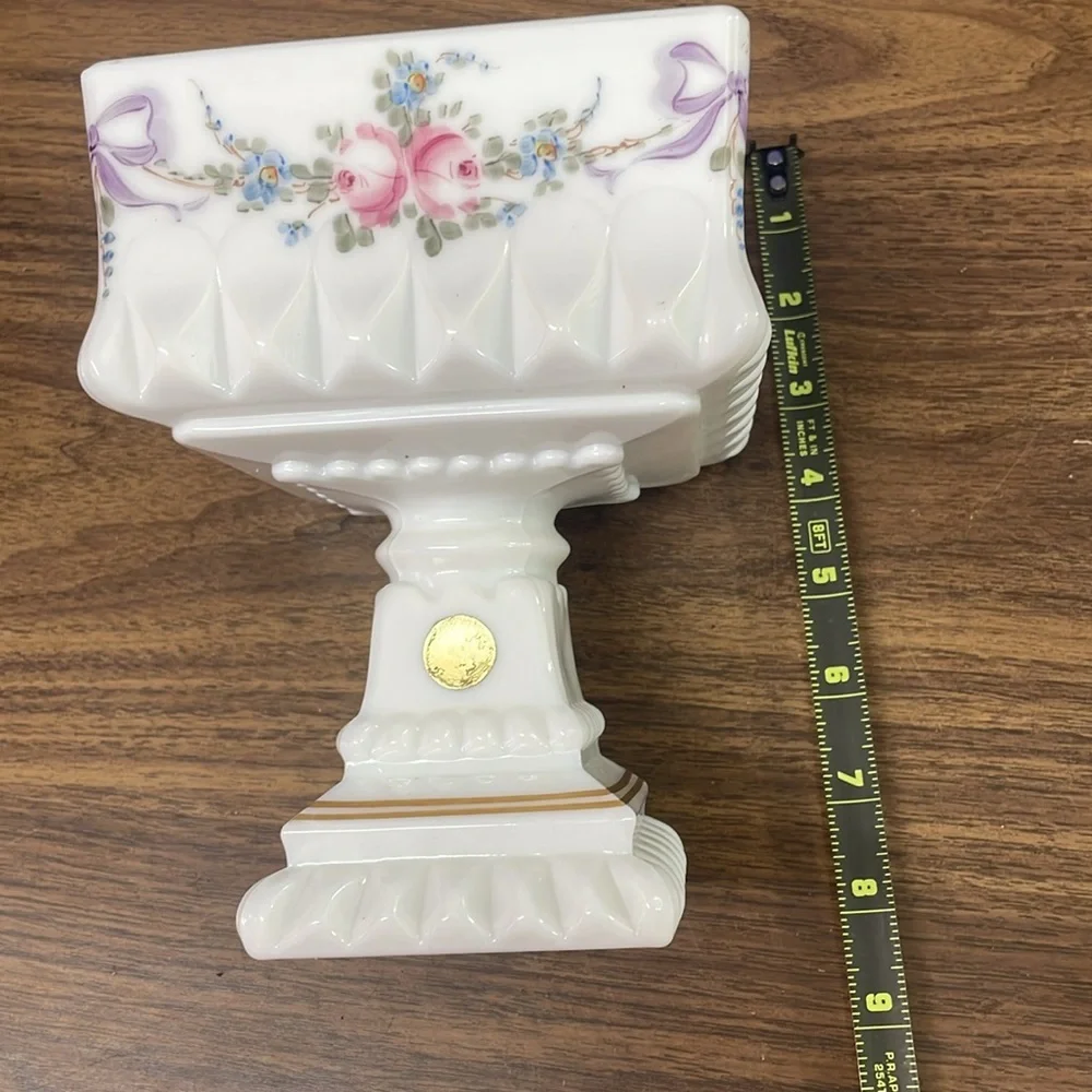 Elegant Floral White Pedestal‎ Vase